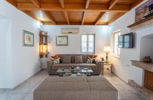 Mytilene House | The Yard House, Castle View Mytilene