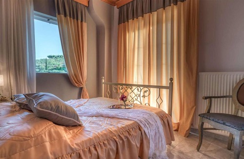 Lagopodo House | This luxury villa is located on a hill in the village of Lagopodo with unobstructed views as far as