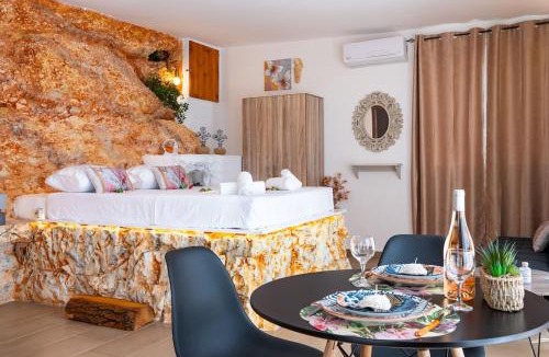 Pefki Apartment | Tholos Stone Suite with Amazing View