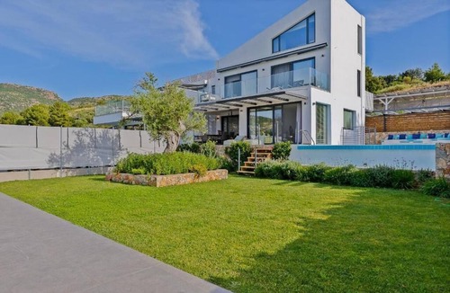 Kalamitsi Villa | Three-Bedroom Villa