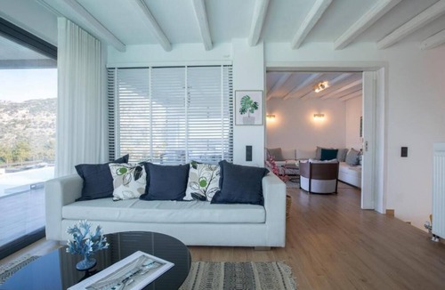 Kalamitsi Villa | Three-Bedroom Villa