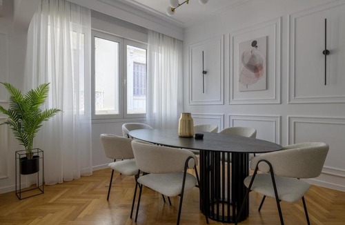 Plaka Apartment | Timeless Plaka Retreat