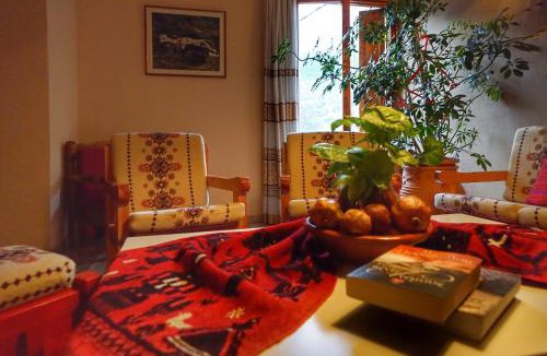 Eptalofos Hotel | To Balkoni tis Agorianis
