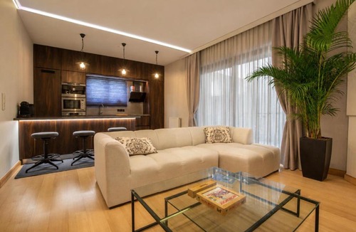 Amarousion Apartment | Top Floor Apartment near The Mall Athens - Private Parking