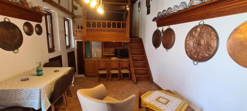 Skyros Town House | Traditional House