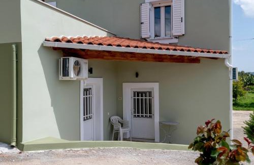 Velies Apartment | Traditional House in Velies
