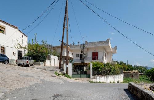Velies Apartment | Traditional House in Velies
