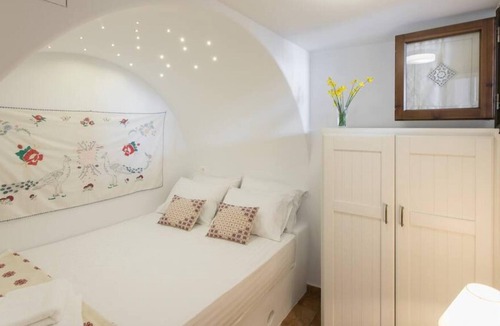 Aperathos House | Traditional Inn Pirethron