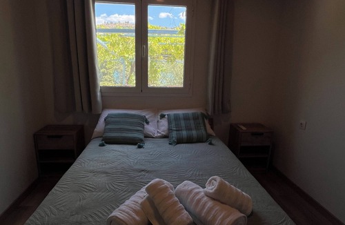 Monastiraki House | Traditional Seaside Farmhouse: A Peaceful Escape at Loutraki bay