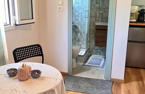 Monastiraki House | Traditional Seaside Farmhouse: A Peaceful Escape at Loutraki bay