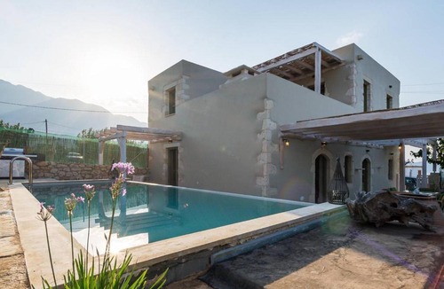 Kastellos Villa | Traditional Stonebuilt Villa Leonanto with Heated Pool, only 5 Km from a Sandy Beach