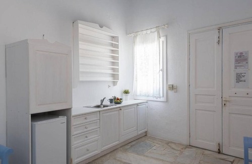 Agios Ioannis Apartment | Traditionally Styled Maisonette with A/C, Communal Terrace, Salt-Water Pool & Sea/Sunset Views!