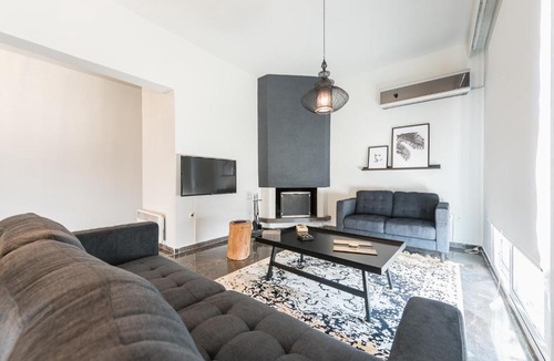 Neos Kosmos Apartment | Traveler's Dream 4 brdm Renovated Penthouse