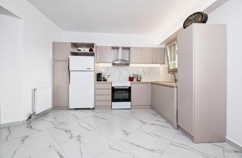 Karvelas Apartment | Tutti Fruti