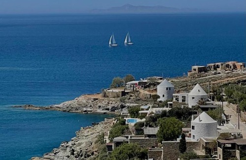 Koundouros Bed & Breakfast | Tzia Blue