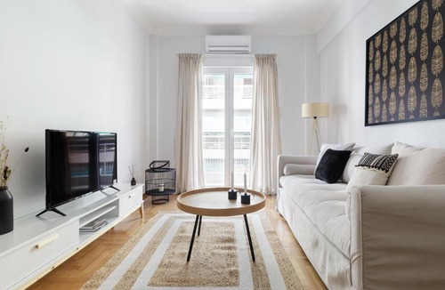 Koukaki Apartment | Urban 2BD Apartment in Koukaki by UPSTREET
