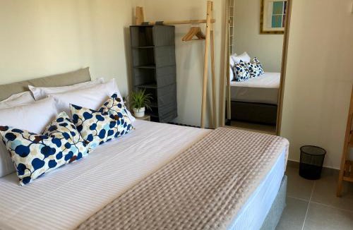 Dafni-Ymittos Apartment | Urban Garden Retreat, Acropolis View