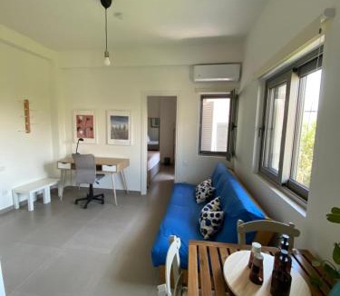 Dafni-Ymittos Apartment | Urban Garden Retreat, Acropolis View