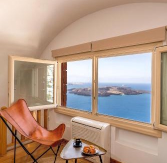 Firostefani Apartment | Vacay Suites