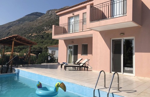 Kolaitis Apartment | VALERIANO NrKATELIOS,2 Bed Grd Floor Villa Apartment Private Pool,Full A/C,Wi-Fi