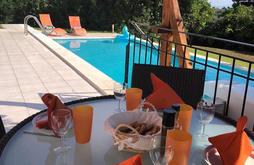 Kolaitis Apartment | VALERIANO NrKATELIOS,2 Bed Grd Floor Villa Apartment Private Pool,Full A/C,Wi-Fi