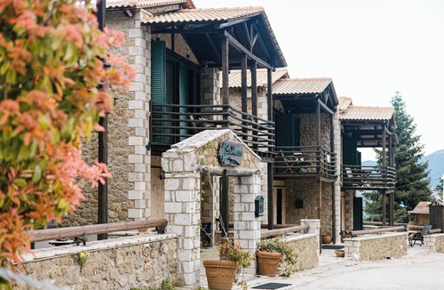 Mesaia Trikala Apartment | Vathyskia Guesthouse