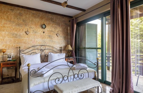 Mesaia Trikala Apartment | Vathyskia Guesthouse