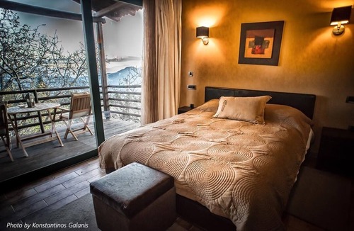 Synikia Mesi Trikalon House | Vathyskia Guesthouse