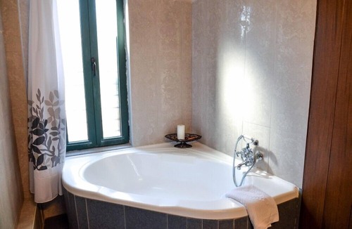 Synikia Mesi Trikalon House | Vathyskia Guesthouse