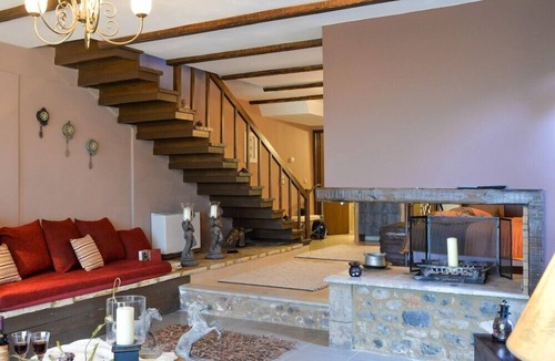 Synikia Mesi Trikalon House | Vathyskia Guesthouse