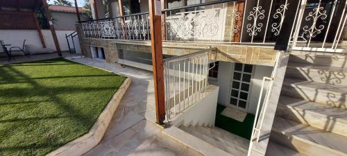 Spata-Artemida Apartment | VAYA White