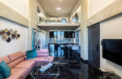Anatolikos Sinikismos Apartment | Ventiri Lofts - Luxury Penthouse w Home Cinema