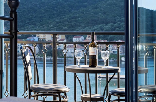 Agia Efimia Apartment | VERANDA MARE-Spacious Apartment Sea View Gem in Agia Efimia. 1' Walk to Beach!