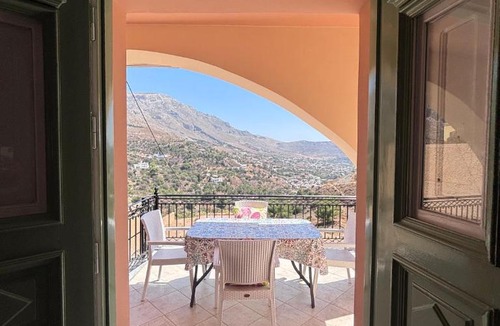 Kamari House | Viggles Villa