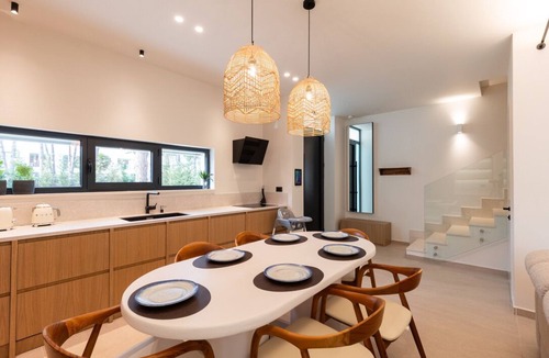 Ishem Villa | Vila Mel. Quiet Luxury. San Pietro Premium Zone