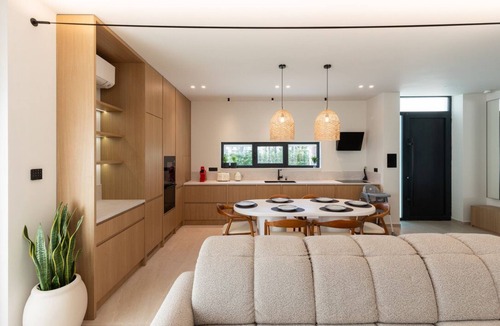 Ishem Villa | Vila Mel. Quiet Luxury. San Pietro Premium Zone