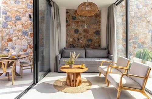 Kymi-Aliveri Villa | Villa 1 – Stone Villa, Private Hydromassage Pool & 80 m² Garden by the Beach