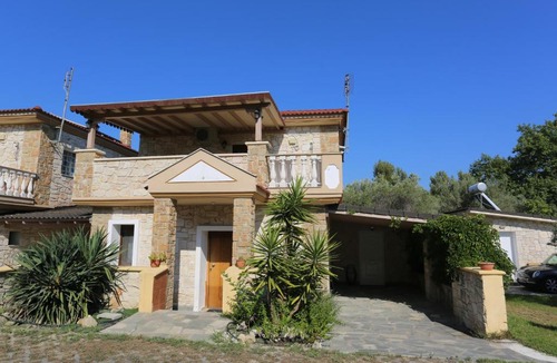 Pefkochori Villa | Villa Argo 1 - Beachfront, Big gardens, Location!