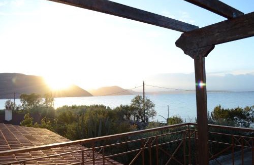 Koutsoupia House | Villa Bella Loukisia Seafront 5BR Villa for 10 Near Athens