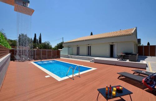 Dafnata Villa | Villa Bratou Ignis Sleeps 6 with Parking