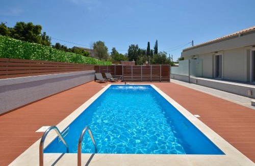 Dafnata Villa | Villa Bratou Ignis Sleeps 6 with Parking