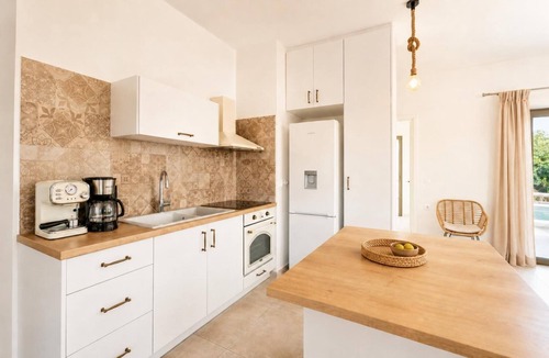 Lefktron Villa | Villa Castillo Thio - Three Bedroom Villa, Sleeps 6