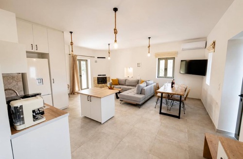 Lefktron Villa | Villa Castillo Thio - Three Bedroom Villa, Sleeps 6
