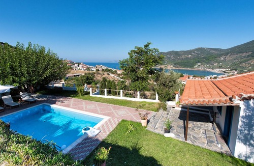 Skopelos Town Villa | VILLA CLIO-2klm from SKOPELOS, Amazing SEAVIEW, BBq, 6-9guests, 3BR+2BA, WiFi