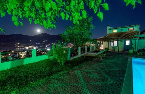 Skopelos Town Villa | VILLA CLIO-2klm from SKOPELOS, Amazing SEAVIEW, BBq, 6-9guests, 3BR+2BA, WiFi
