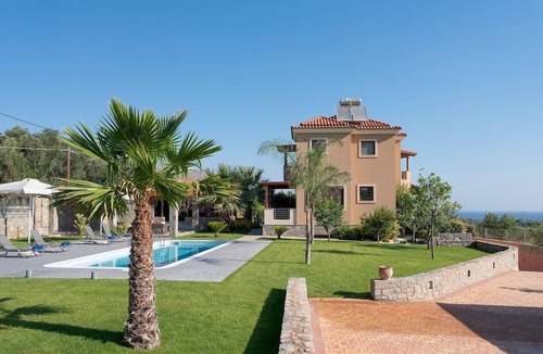Malevizi Villa | Villa David with private pool