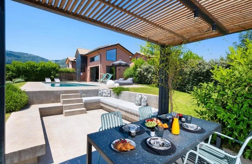 Lygia Villa | Villa Earth by Villa Plus