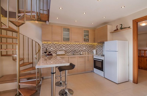Lardos House | Villa Fay mit privatem Parkplatz in Lardos by Interhome