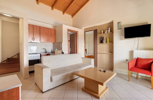 Marathias Villa | Villa 'Fedra' with Balcony and Air Conditioning