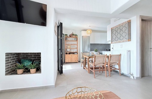 Plaka Villa | Villa Finoe · 4-Bedroom Villa with Private Pool, BBQ, 7-Minute Walk to the Beach